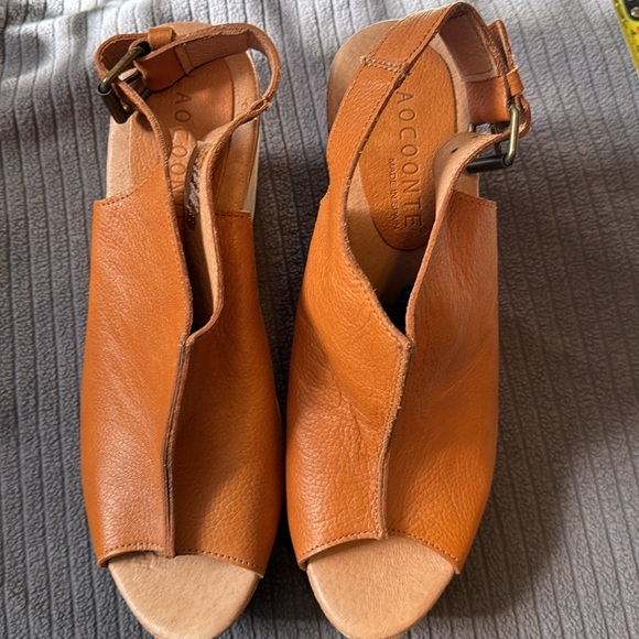 LAOCOONTE made in Spain, Wedge Thong Sandal - Picture 2 of 7